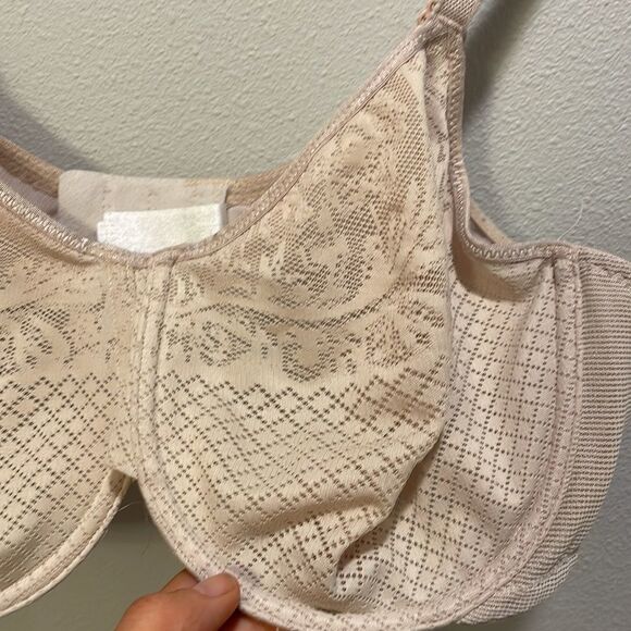 Wacoal woman’s cream underwire bra - Picture 4 of 8